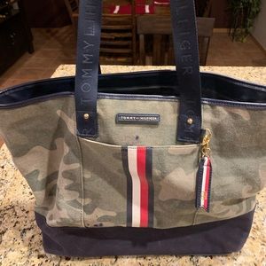 Large Tommy Hilfiger bag